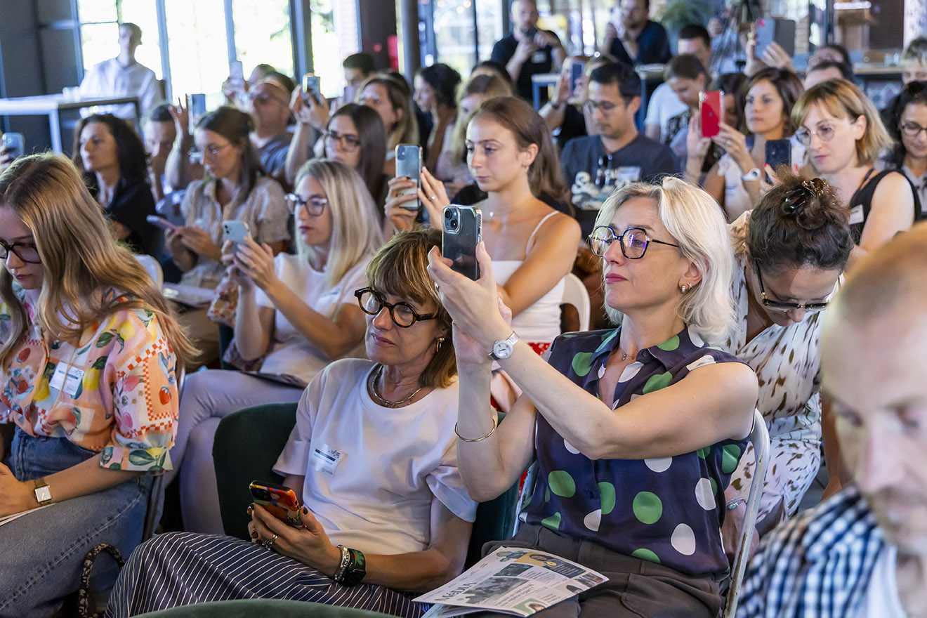 Le public a eu l'opportunité d'interagir en répondant à des questions sur le thème de la soirée