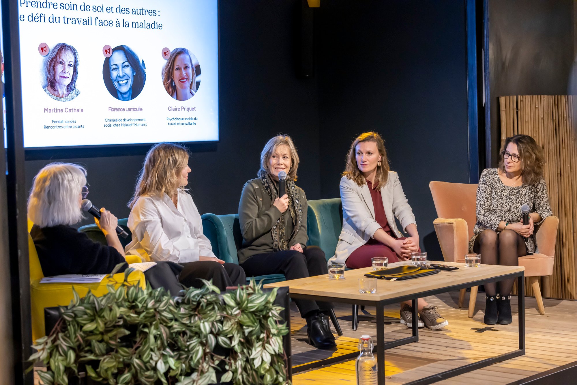 Emmanuelle Durand-Rodriguez, rédactrice en chef et les intervenantes de la table ronde 