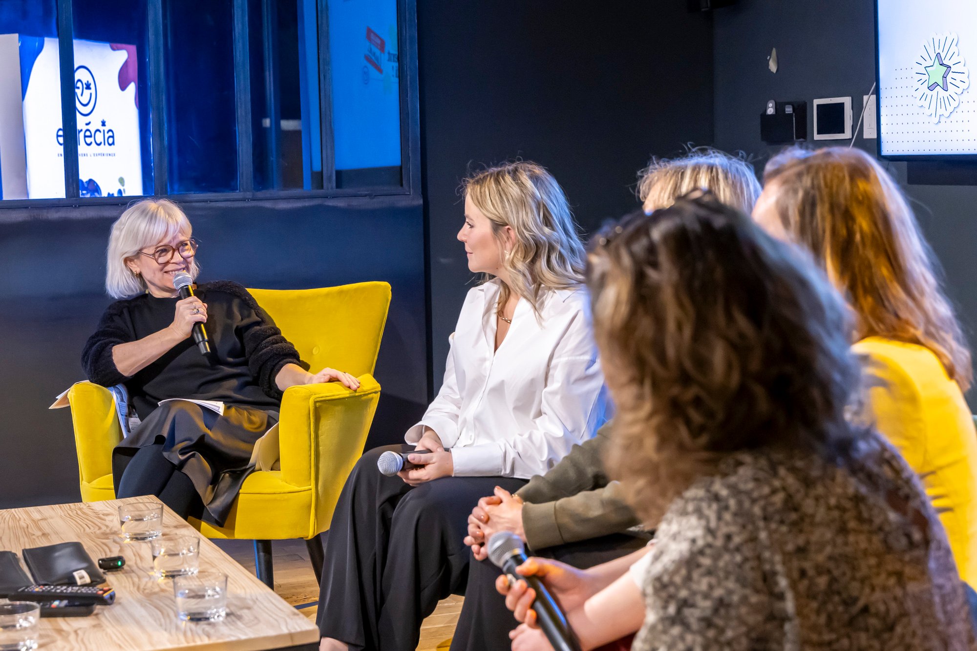 Emmanuelle Durand-Rodriguez, rédactrice en chef et les intervenantes de la table ronde 