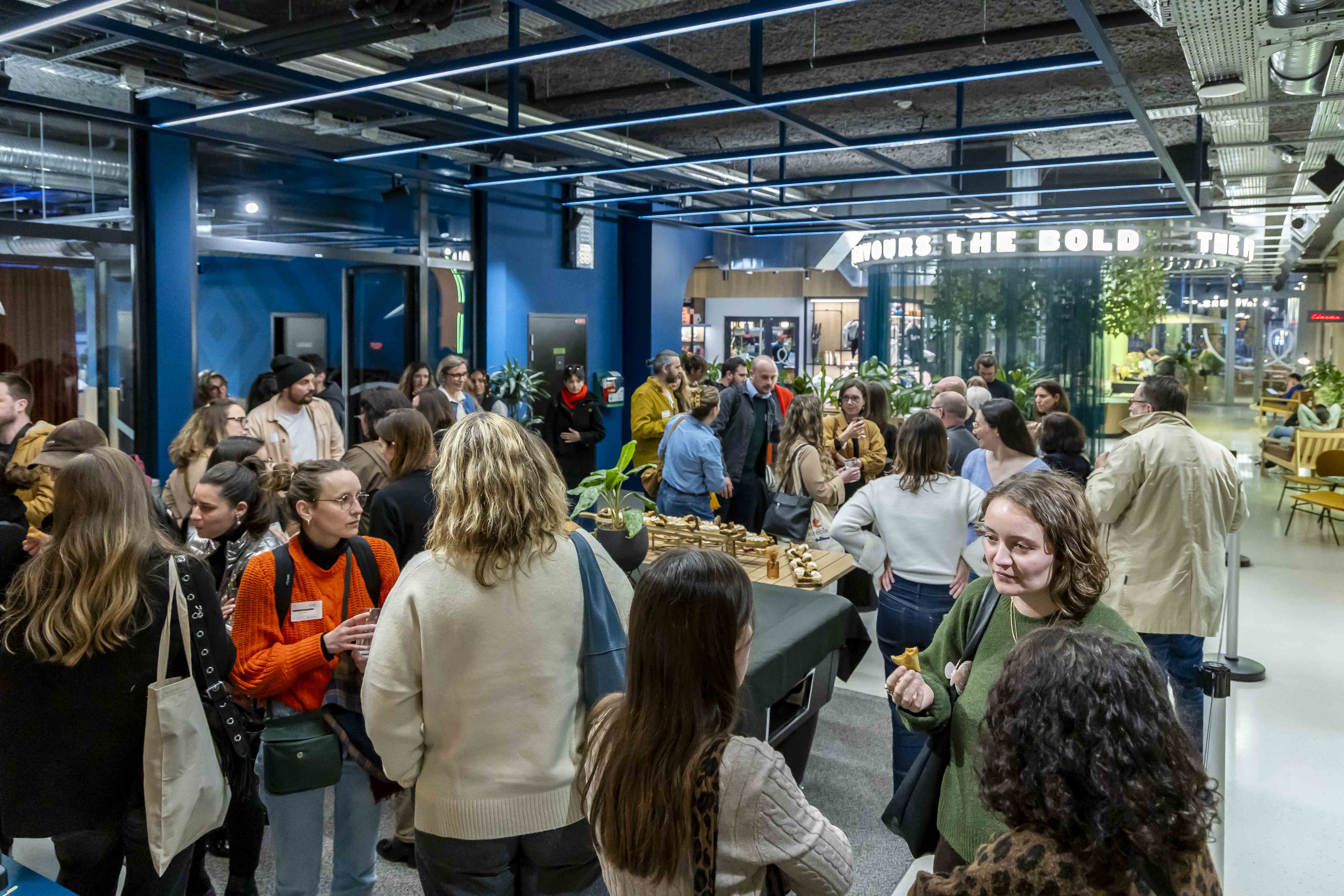 Vivement Lundi ! s'est poursuivi avec un moment chaleureux d'échanges entre les intervenants et le public présent
