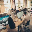 employés en flex office