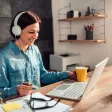 Comprendre et prévenir les risques de l'isolement en télétravail Illustration des risques liés à l'isolement en télétravail et des stratégies pour les prévenir afin de maintenir le bien-être des employés.
