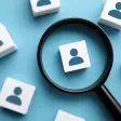 Responsable RH expliquant à un salarié les étapes du licenciement non disciplinaire.