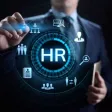 Employeur et salarié senior examinant un tableau des différentes options de départ à la retraite.