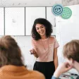 Professionnel évaluant différentes options de formation, mettant en lumière les critères de choix pour un dispositif adapté aux besoins de l'entreprise.