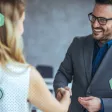 Interface d’IA affichant un score de matching candidat-poste lors d’un recrutement prédictif.