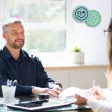 Recruteur analysant le tableau de bord d’une campagne de recrutement programmatique.