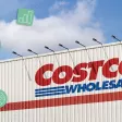 Façade d’un entrepôt Costco, symbole de son engagement en faveur de la diversité aux États-Unis. Tigard, Oregon, USA.