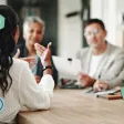Une RH présente une opportunité de poste en mobilité interne