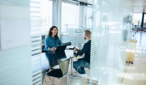 RH-collaborateur-pendant-entretien-pro