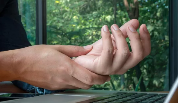 maladie professionnelle (douleur à la main)