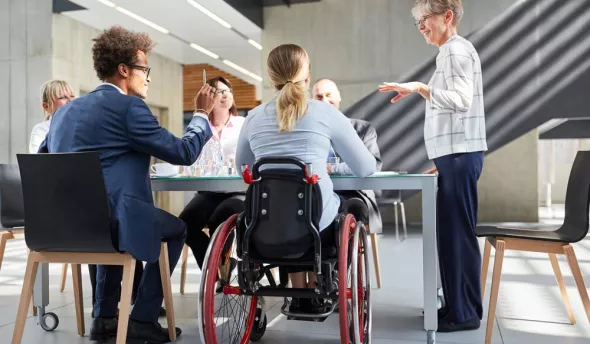 Représentants du personnel en pleine réunion de travail