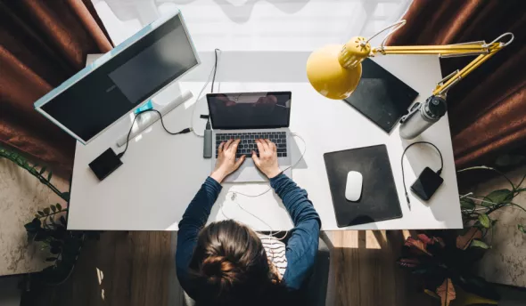 Collaborateur en télétravail