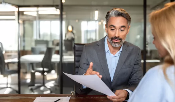 collègues qui communiquent