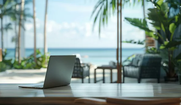 ordinateur sur lieu de vacances