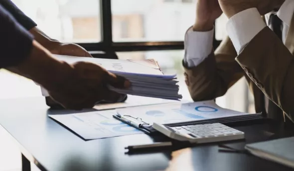 Personne recevant une mise à pied professionnelle