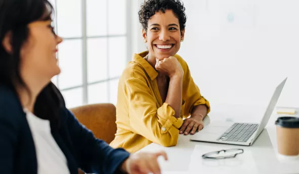 femme devant ordinateur