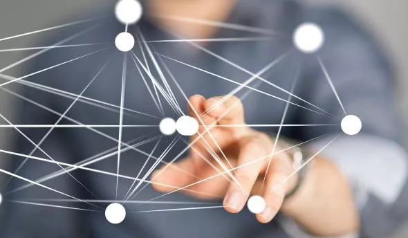 Illustration montrant les meilleures pratiques pour améliorer la communication transversale et faciliter les échanges interservices en entreprise.