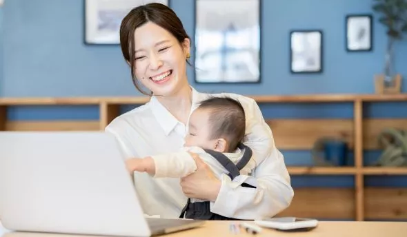 Explication complète du congé de présence parentale, de ses conditions d'octroi, et des droits des salariés concernés pour s'occuper d'un enfant gravement malade.