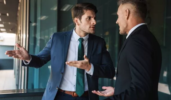 Conseils pour gérer efficacement les conflits liés aux demandes de congés en entreprise, en assurant une communication claire et une gestion équitable.