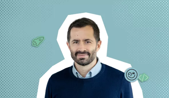 Photocollage du portrait de Yann Ferguson sur fond bleu interview tech inno eurécia média (directeur scientifique de l'INRIA)