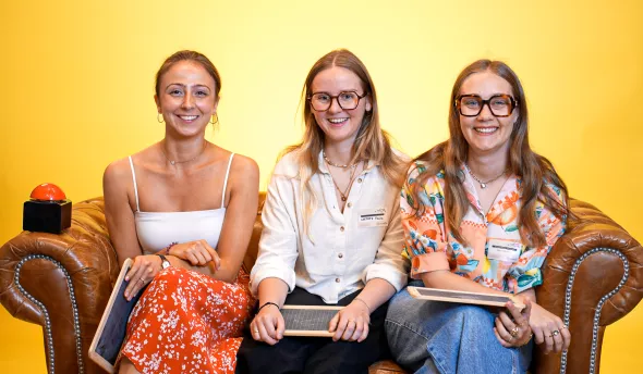 3 personnes participant à la séquence sans filtre