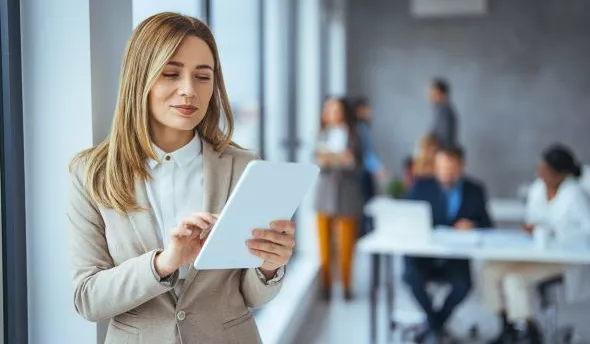 Groupe de collaborateurs participant à un atelier collaboratif pour le diagnostic RH.