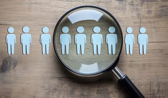 Interface d’IA affichant un score de matching candidat-poste lors d’un recrutement prédictif.