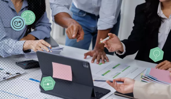 Professionnel en train d'effectuer un bilan de formation, en analysant les compétences acquises et les objectifs atteints