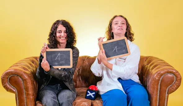 deux témoins répondent aux questions face caméra