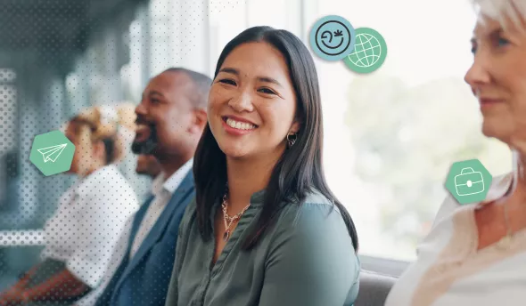 Responsable RH analysant un tableau de bord des coûts de recrutement sur ordinateur.