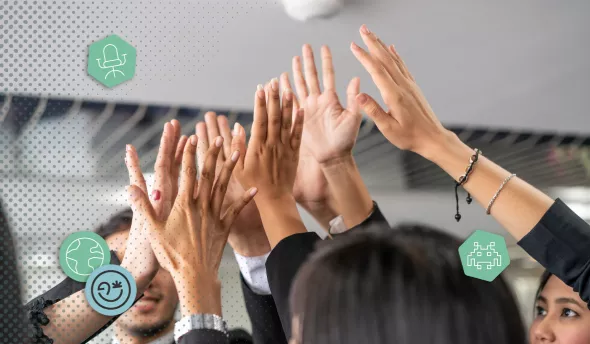 Salarié tenant la main d’un proche hospitalisé : illustration de l’accompagnement en fin de vie.