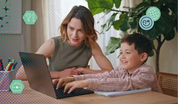 Une mère explique à son enfant l’utilité de son travail