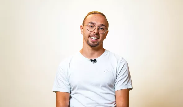 Kelian témoigne face caméra