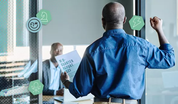 Un salarié vient présenter son rapport à son patron.