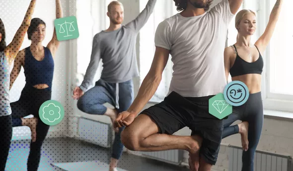 Salariés pratiquant une séance de yoga en groupe dans un cadre professionnel lumineux