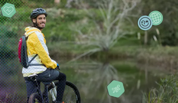 homme à vélo sur le trajet du matin vers le travail 