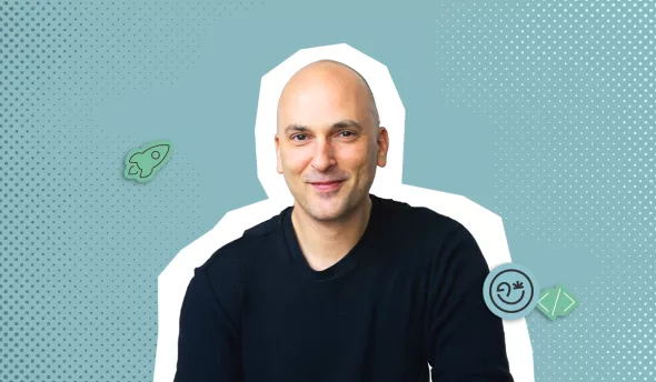 David Morquin regarde face caméra