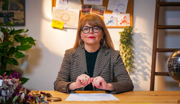 La journaliste décrypte l'étude assise face caméra.