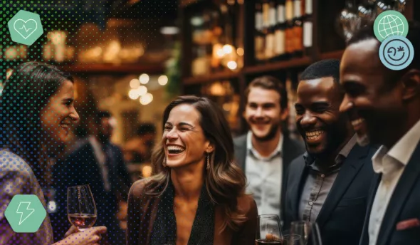 Partage d’une galette des rois entre collègues lors d’un moment convivial au bureau