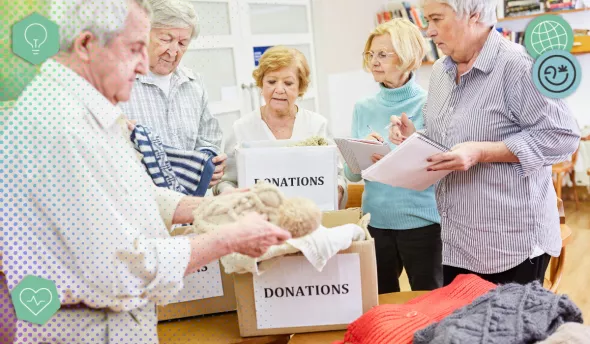 Seniors échangeant en groupe autour du bénévolat de compétences