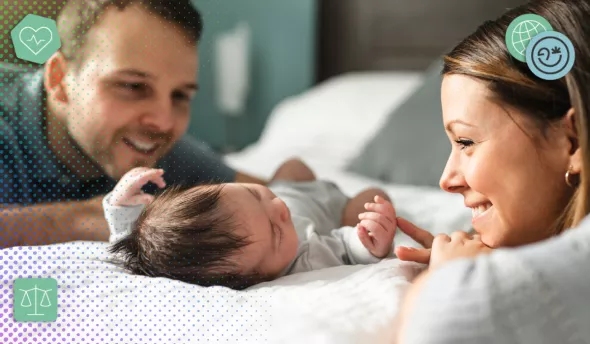 Parents entourant leur nourrisson