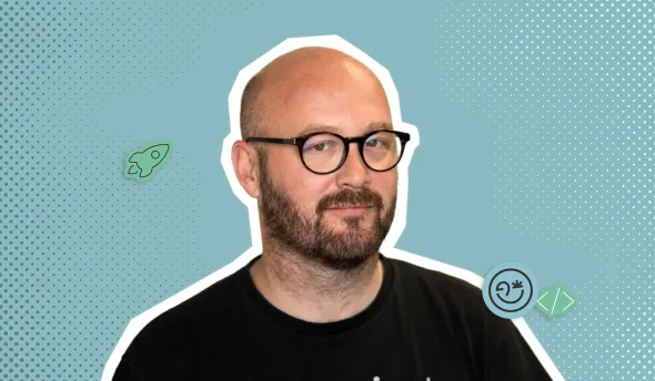 Mathieu Lefebvre regarde face caméra