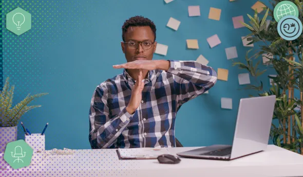 Cadre travaillant à temps partiel dans un bureau