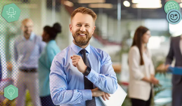 Personne affichant un sourire pour rester positive malgré une situation difficile