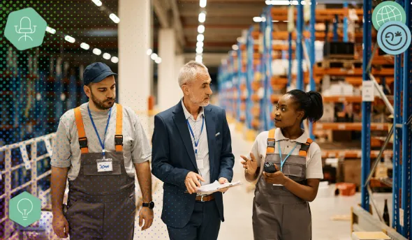 Un manager et son équipe en pleine discussion