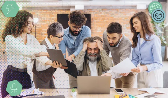 Collaborateur qui craque avec collègues autour