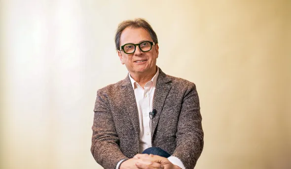 Pascal Moquay, directeur de la stratégie de ce groupe de mobilier urbain, fait le point au micro de Sophie Arutunian.