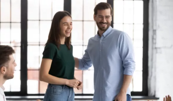 https://www.eurecia.com/sites/default/files/styles/header/public/thumbnails/image/accueil-stagiaire-m.png