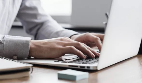 https://www.eurecia.com/sites/default/files/styles/header/public/thumbnails/image/choisir-logiciel-entretiens.png